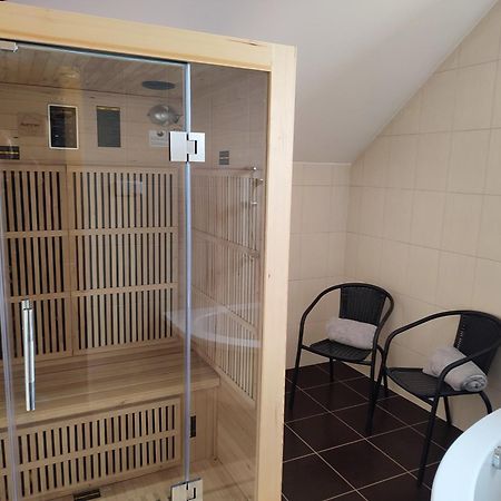 Penzion A Restaurace Na Salasi Hutisko ภายนอก รูปภาพ