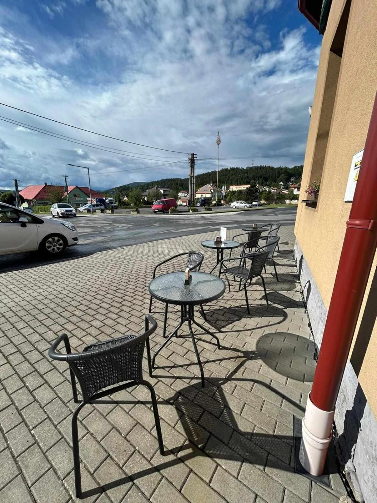 Penzion A Restaurace Na Salasi Hutisko ภายนอก รูปภาพ